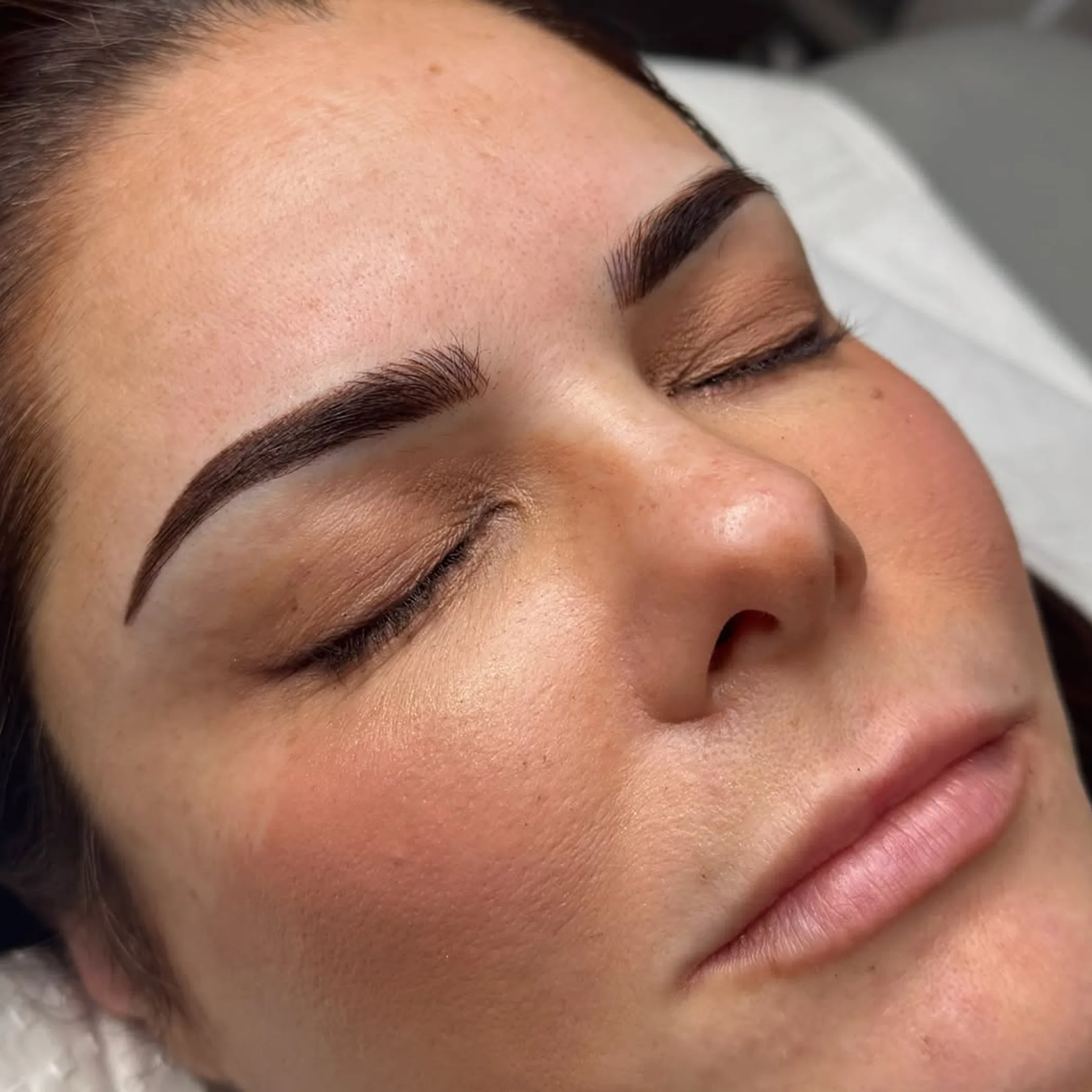 permanent makeup brows